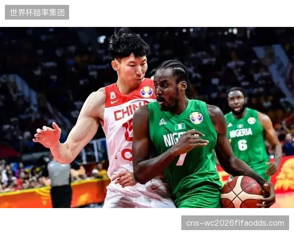 阿尔瓦雷斯不仅是防守悍将，其精准的出球能力也是墨西哥队由守转攻的重要发起环节。